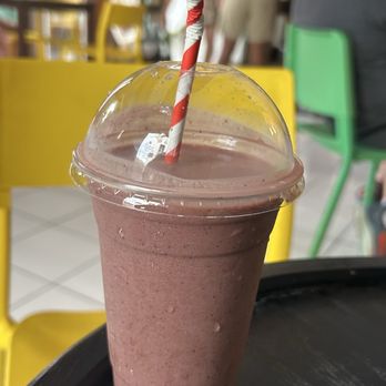 Bien Papayas - La Resistencia smoothie - Açaí, mango, blueberries, peanut butter, and apple juice. - Juice Bars & Smoothies Near Me - San Juan, Puerto Rico Bien Papayas - La Resistencia smoothie - Açaí, mango, blueberries, peanut butter, and apple juice. - Juice Bars & Smoothies Near Me - San Juan, Puerto Rico