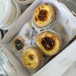 Box of egg tarts