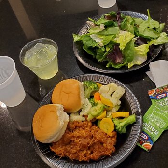 Drury Inn Paducah - Free Kick back meal. Delicious pulled pork sliders, seamed veggies, and salad. - Hotels Near Me - Paducah, Kentucky Drury Inn Paducah - Free Kick back meal. Delicious pulled pork sliders, seamed veggies, and salad. - Hotels Near Me - Paducah, Kentucky