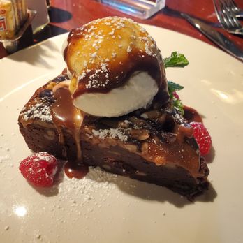 Pappadeaux Seafood Kitchen - Turtle brownie - Seafood Near Me - Phoenix, Arizona