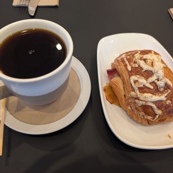 Javista Weho - Coffee + ham and cheese croissant - Coffee & Tea Near Me - West Hollywood, California