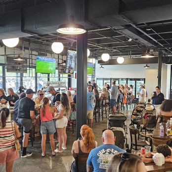 Crooked Can Brewery - Breweries Near Me - Minneola, Florida
