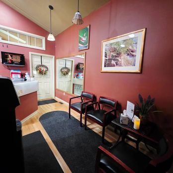 Atlas Chiropractic - Reception Area - Chiropractors Near Me - Holyoke, Massachusetts Atlas Chiropractic - Reception Area - Chiropractors Near Me - Holyoke, Massachusetts