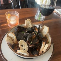 Mussels. Old Fashioned and glass of wine