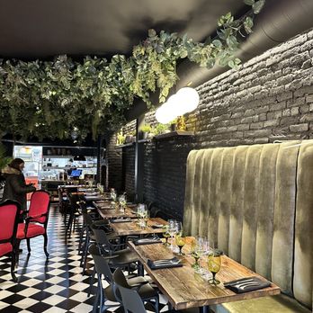 Le Don - seating area - Vegan Near Me - Quebec City, Quebec Le Don - seating area - Vegan Near Me - Quebec City, Quebec