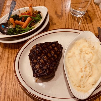 Mac & Bobs - Steak w grilled veggies - Sports Bars Near Me - Salem, Virginia