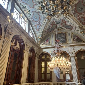 Dolmabahçe Sarayı - Landmarks & Historical Buildings Near Me - Istanbul, 34