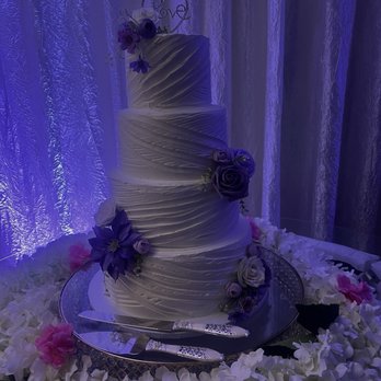 Guadalupe Wedding Chapel - The cake - Wedding Chapels Near Me - Van Nuys, California
