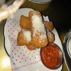 Zarella Pizzeria & Taverna - Mozzarella sticks