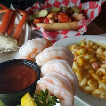 Oyster House - Shrimp cocktail.. crab legs.. lobster and shrimp mac and cheese.. and lobster poboy. Completely unbelievable! - Seafood Near Me - Pine Mountain, Georgia
