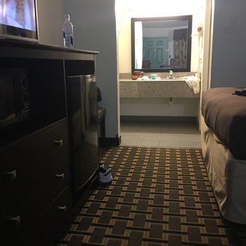 Executive Inn - To the bathroom - Hotels Near Me - Ballinger, Texas Executive Inn - To the bathroom - Hotels Near Me - Ballinger, Texas