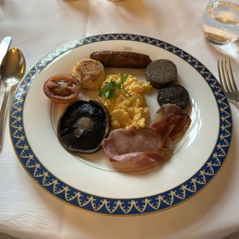 Dromoland Castle - Full Irish breakfast. Table service plus buffet! - Hotels Near Me - Newmarket-on-Fergus, CE