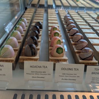 Daniel Corpuz Chocolatier - Best chocolate bon bon flavors in New York! - Chocolatiers & Shops Near Me - New York, New York Daniel Corpuz Chocolatier - Best chocolate bon bon flavors in New York! - Chocolatiers & Shops Near Me - New York, New York