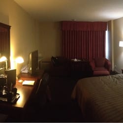 Sandman Hotel Lethbridge - Quite a pleasant room, if a bit noisy - you can hear shower and bathroom noises in adjoining suites...