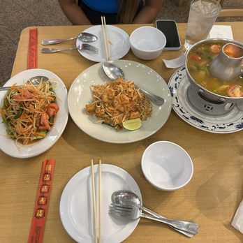 Thai Lanna - Pad Thai, papaya salad, Tom Yum Chicken (Pot) - Thai Near Me - Denver, Colorado