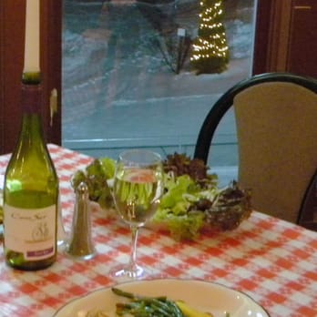 Sunrise Bar & Grill - Table setting - Credit: http://sunrisevt.com/sunrise-cafe/ - Cafes Near Me - Killington, Vermont Sunrise Bar & Grill - Table setting - Credit: http://sunrisevt.com/sunrise-cafe/ - Cafes Near Me - Killington, Vermont
