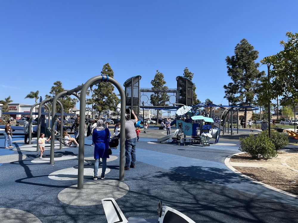 LIONS PARK Updated October 2024 51 Photos & 37 Reviews 570 W 18th