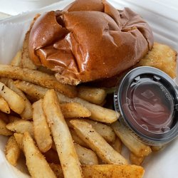 Bolos Kitchen and Burger Bar - The East End Prom (fish sandwich) delicious