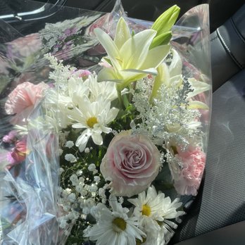 Flowers by Emil - Florists Near Me - Brooklyn, New York