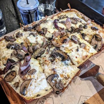 Ella's Italian Pub - Elmhurst - Mushrooms and truffle pizza - Italian Near Me - Elmhurst, Illinois Ella's Italian Pub - Elmhurst - Mushrooms and truffle pizza - Italian Near Me - Elmhurst, Illinois