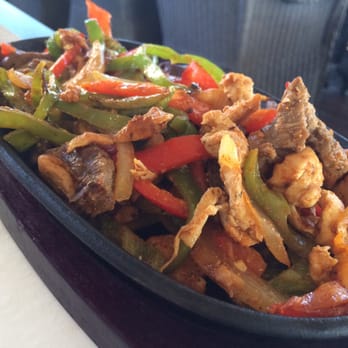 Muddy's Wood Fire Grill - Fajitas with chicken and beef - Steakhouses Near Me - Port d'Alcúdia, PM Muddy's Wood Fire Grill - Fajitas with chicken and beef - Steakhouses Near Me - Port d'Alcúdia, PM