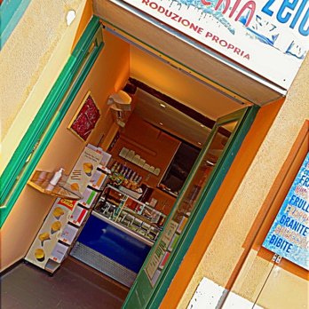 Gelateria Sottozero - This is how the little shop looks so cute - Ice Cream & Frozen Yogurt Near Me - Riomaggiore, SP