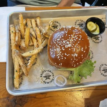 Britesmith Brewing - Williamsville - Chicken sandwich - Pizza Near Me - Williamsville, New York