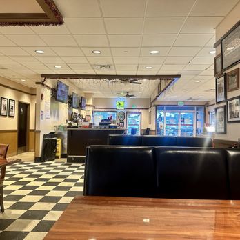 Big City Diner - Interior view of restaurant - Diners Near Me - Kaneohe, Hawaii Big City Diner - Interior view of restaurant - Diners Near Me - Kaneohe, Hawaii