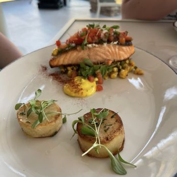 Mosaic Bar & Grille - Salmon - American Near Me - Laguna Beach, California