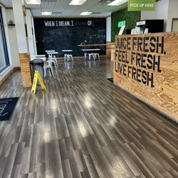 Live Fresh Cold Pressed Juice + Smoothie Bar - Inside of store