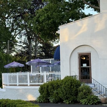 Lighthouse Inn - Outside dining - Salad Near Me - New London, Connecticut Lighthouse Inn - Outside dining - Salad Near Me - New London, Connecticut