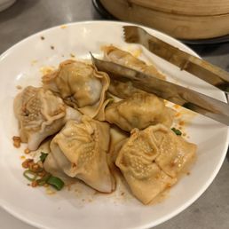 spicy wontons in chili oil