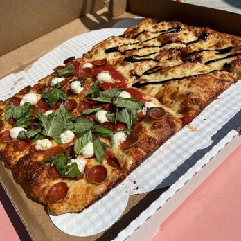 Raymond's Pizzeria - Pizza Near Me - Richmond, California Raymond's Pizzeria - Pizza Near Me - Richmond, California