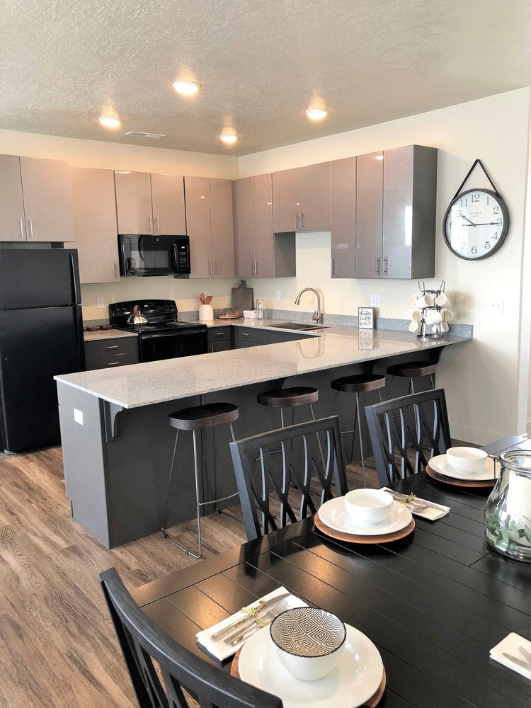 MIDVALE STATION TOWNHOMES Updated June 2024 129 West Center St