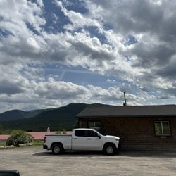 Fred‘s  Famous Donuts - Drive thru window
