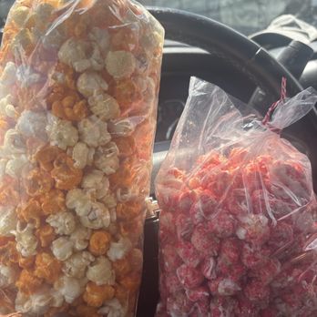 Twisted Snow - Windy City with a twist(cheddar cheese and sweet and salty vs Caramel) .. yummy!  Strawberry cheese cake was sweeeet. If that your thing. - Popcorn Shops Near Me - Anniston, Alabama