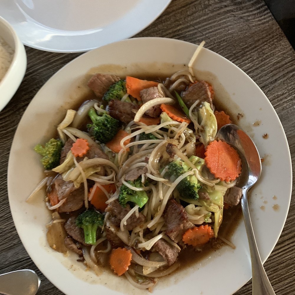 Royyim Thai - Veggies with chicken - Thai Near Me - Mesa, Arizona Royyim Thai - Veggies with chicken - Thai Near Me - Mesa, Arizona
