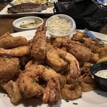 The Station - Fried fisherman's platter - New American Near Me - Naugatuck, Connecticut