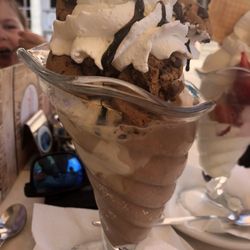 Heladeria Bernardini - Cookie Becher mit Milcheis,Cookies und Baileys