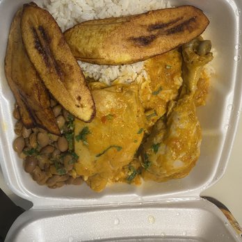 Antojitos Ecuatorianos - Guisado de pollo - Latin American Near Me - Hightstown, New Jersey