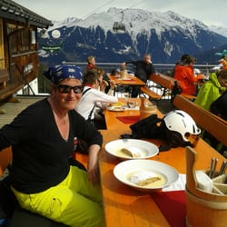 Haus Matschwitz - Anita geniesst ihren Apfelstrudel, Blick zum Hochjoch.