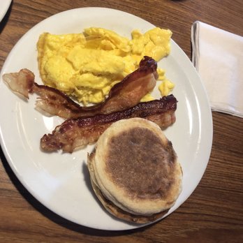 Denny's - Diners Near Me - Pewaukee, Wisconsin