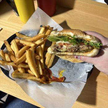 Mountain Burgers - The vegan burger - Burgers Near Me - Silverton, Oregon