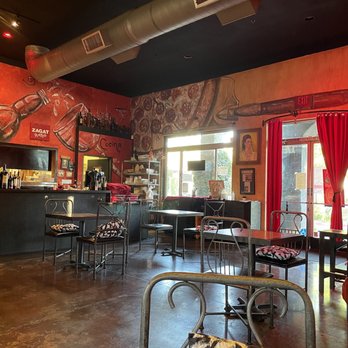 Todo Un Poco - Inside - Pizza Near Me - Elk Grove, California Todo Un Poco - Inside - Pizza Near Me - Elk Grove, California