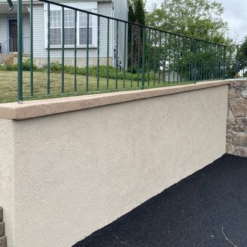 Rod's Stucco Remediation - Long retaining wall on left side of driveway. Cement poured to create cap with overhang. Railing anchored prior to cement being set. - Stucco Services Near Me Rod's Stucco Remediation - Long retaining wall on left side of driveway. Cement poured to create cap with overhang. Railing anchored prior to cement being set. - Stucco Services Near Me