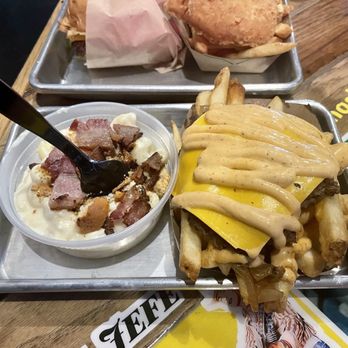 Johnny Boi - Mac n' Cheese & Bacon Bits. Highway Style Fries. - Burgers Near Me - Richmond, California