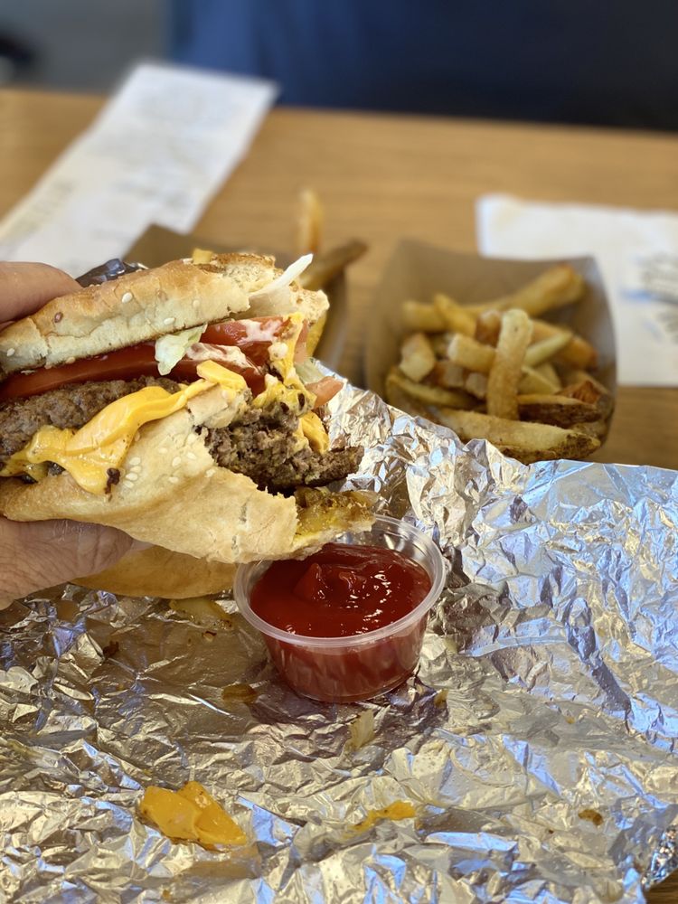 FIVE GUYS Updated August 2024 20 Photos & 33 Reviews 31495