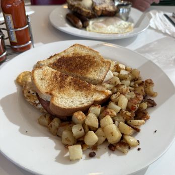 Ruby's Diner - Breakfast sandwich - Diners Near Me - Laguna Beach, California Ruby's Diner - Breakfast sandwich - Diners Near Me - Laguna Beach, California