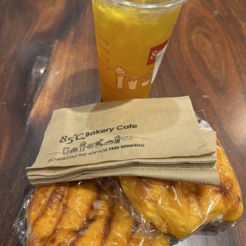 85°C Bakery Cafe-Northridge - Mango Green Tea with Ham & Cheese Croissant. - Bakeries Near Me - Northridge, California