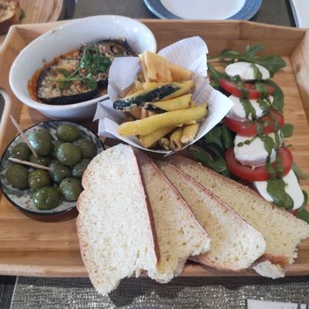 Peppe's - Vegetarian sharing platter - Mediterranean Near Me - Great Malvern, WOR